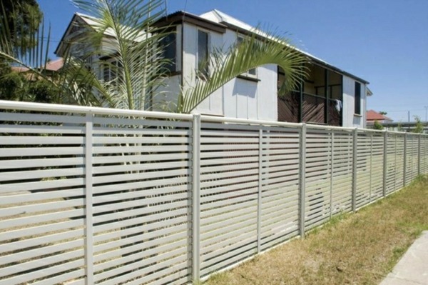 acélból készült kerti kerítés