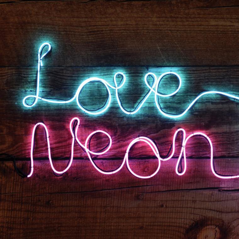 nastro per occhi d'amore al neon