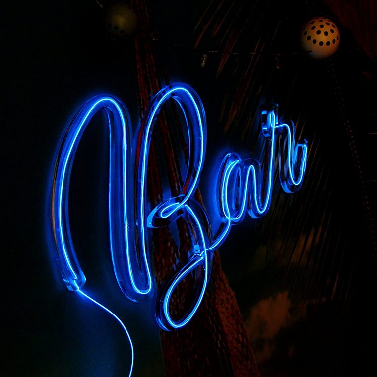 idea insegna al neon blu