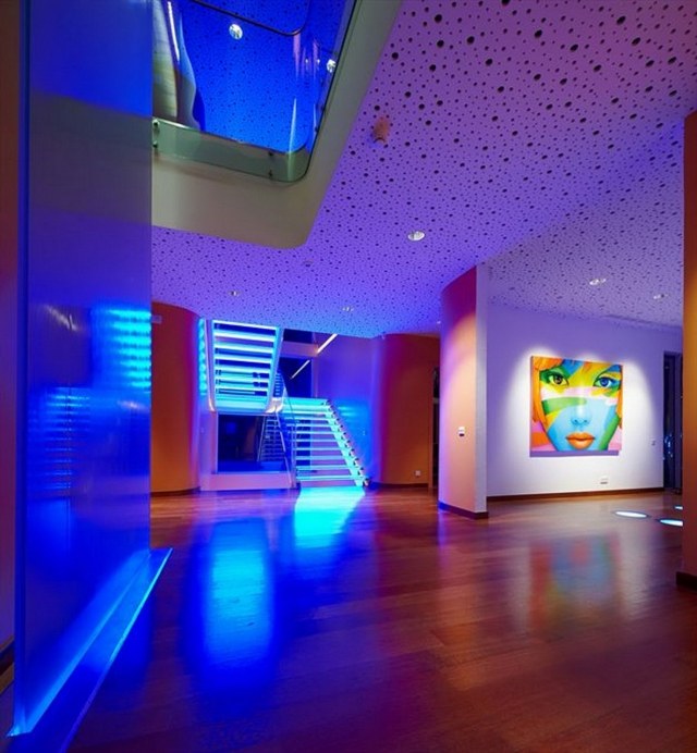 illuminazione-soggiorno-idea-originale-illuminazione-a-led-colore-blu