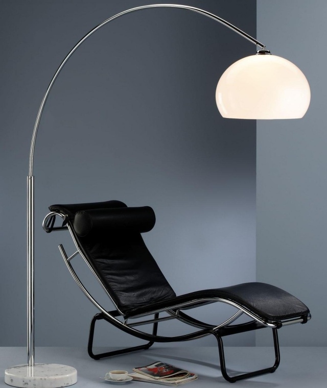 rasvjeta-dnevni boravak-izvorna-ideja-podna lampa-stolica-bilo koja-udobnost