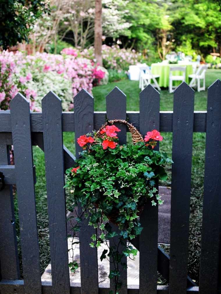 schermo da giardino in legno recinzione nera