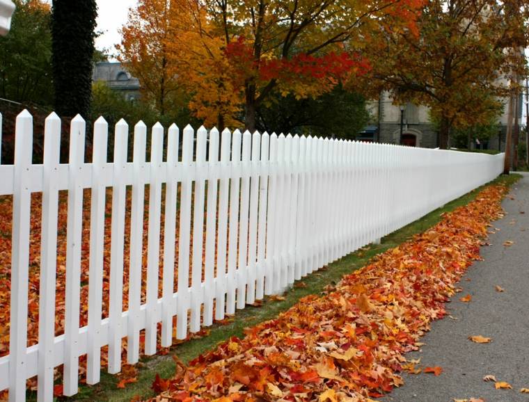 recinzione in legno pali da giardino