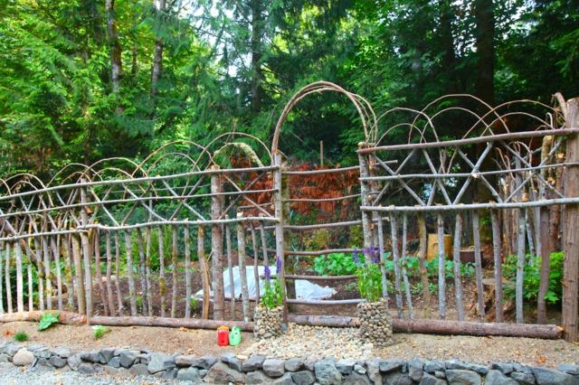 vrt ograda od prirodnih biljaka