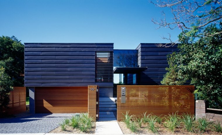 modern design ház fa palánkok