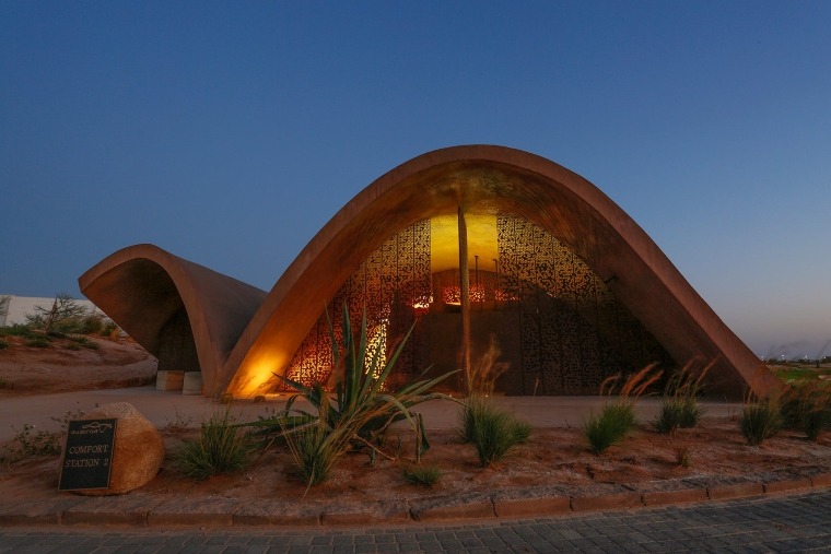„Oppenheim Architecture -Ayla“ golfo oazė - naktinis vaizdas