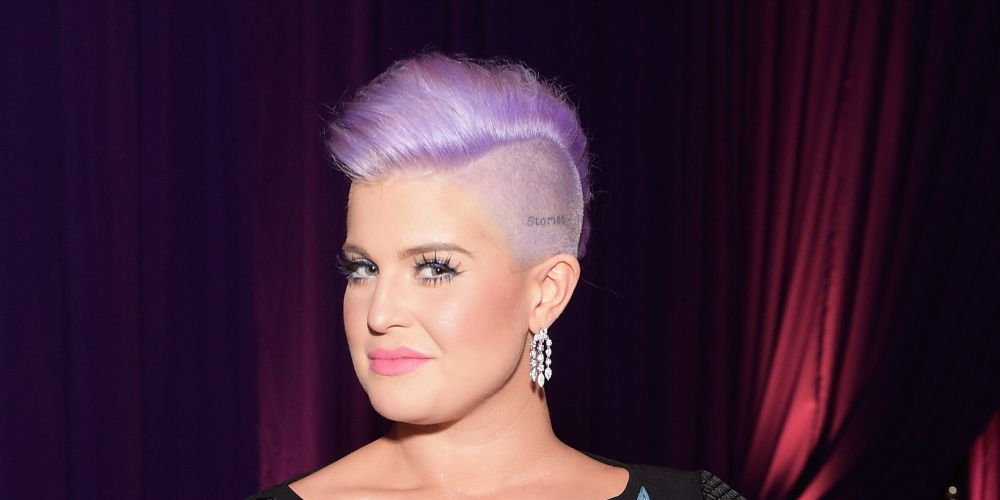 capelli viola kelly osborne punk acconciatura rasata