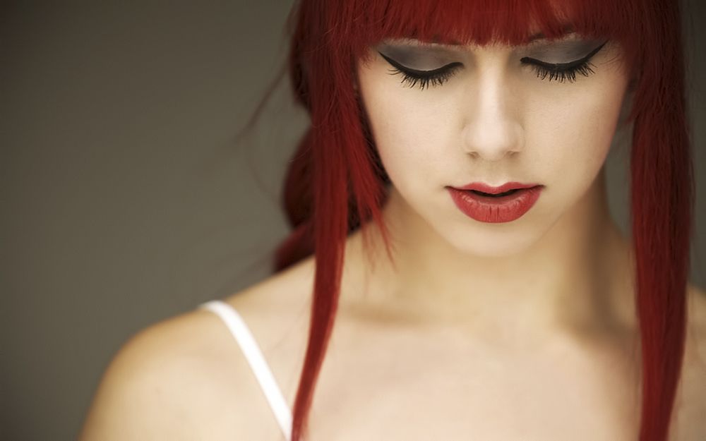 hosszú breton vörös hajú nő