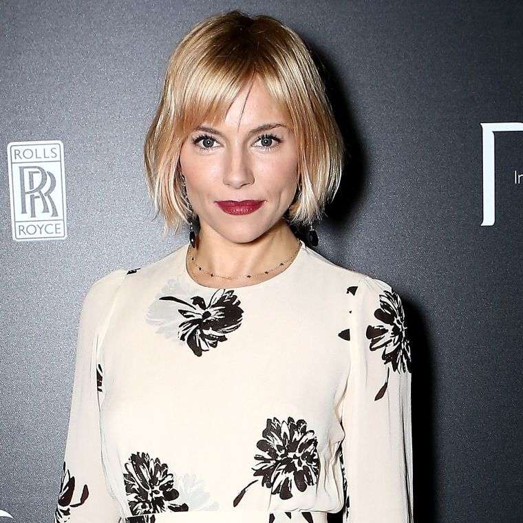 Sienna Miller modern frizurája