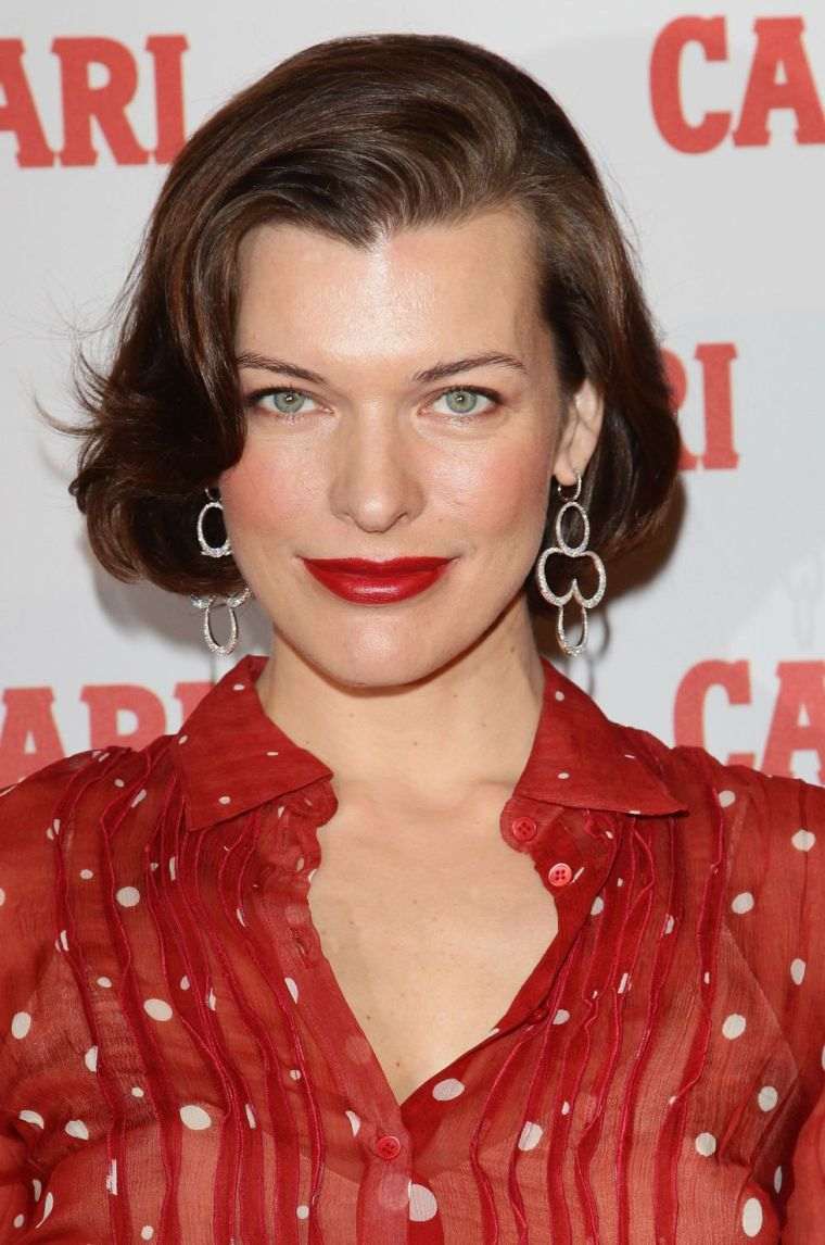 acconciatura facile e veloce donna facile Milla Jovovich