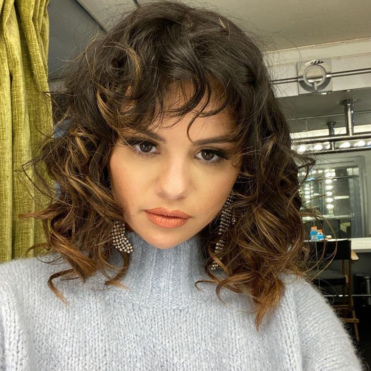 Selena Gomez šukuosenos moteris 2020 m