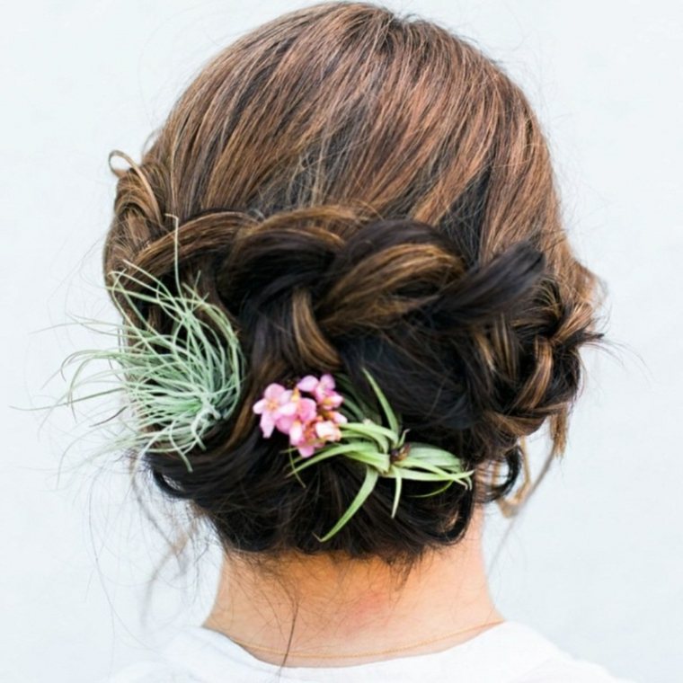 Boho elegáns frizura nőknek középhosszú haj fonat updo esküvő könnyen barna haj