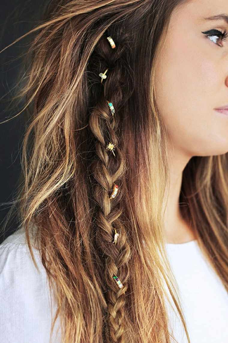 frizura nőknek bohém elegáns zsinórra hosszú haj közepén hosszú divat hippi elegáns