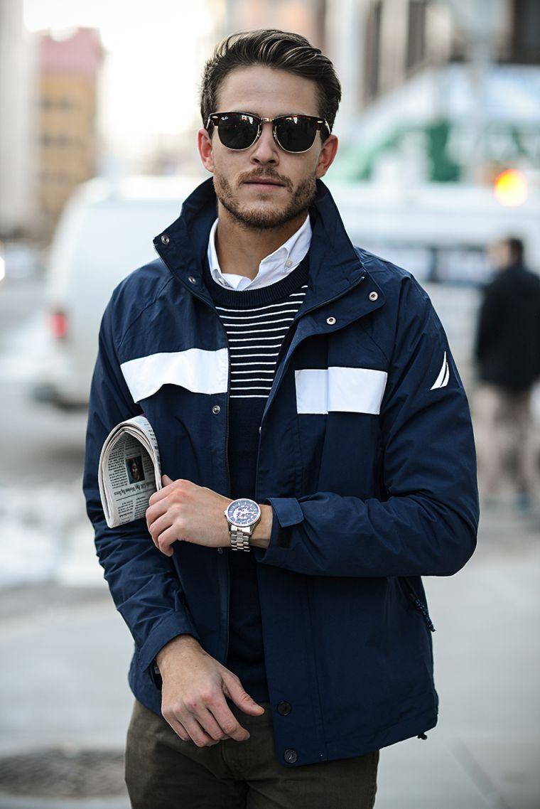 uomo moderno con i capelli corti