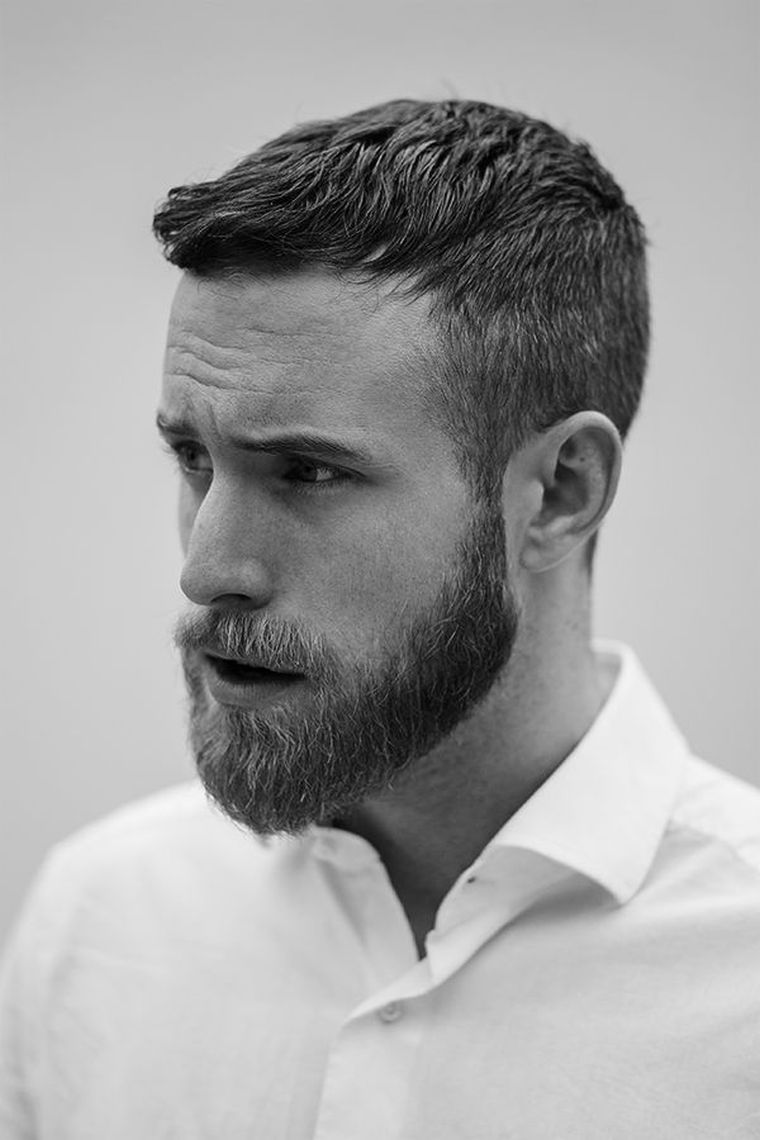 muška frizura u stilu brade-ležerni-poslovni čovjek
