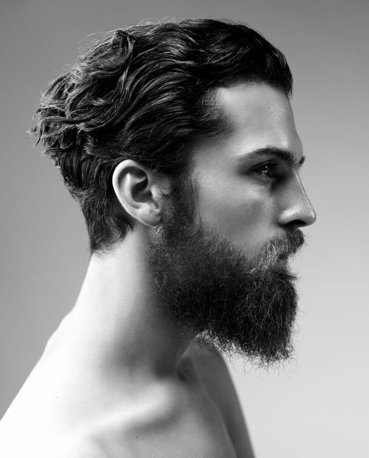 acconciatura per uomo barba-capelli-ricci medio-lunghi