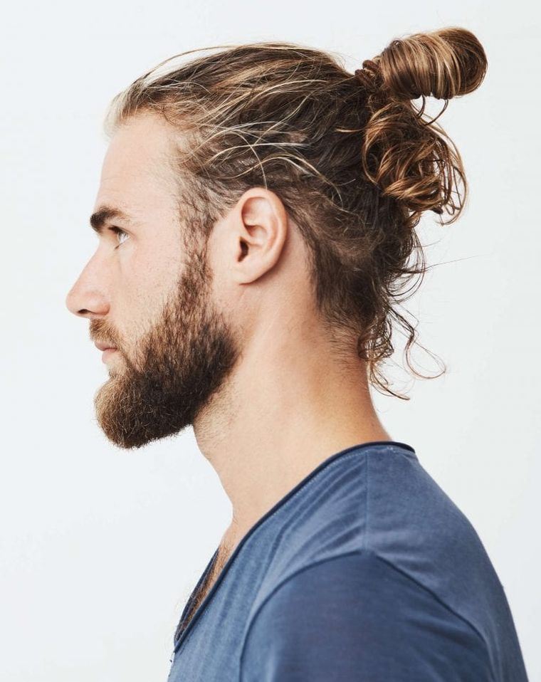 acconciatura uomo alla moda chignon