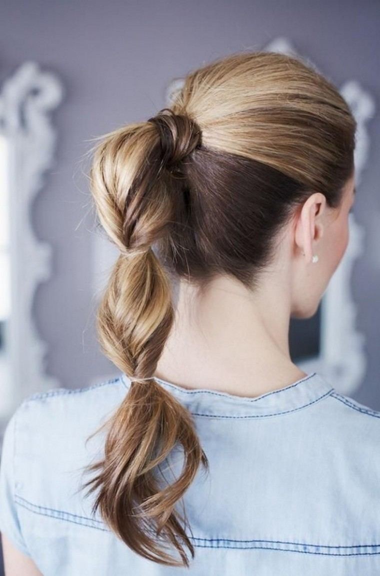 acconciatura coda di cavallo idea capelli lunghi donna