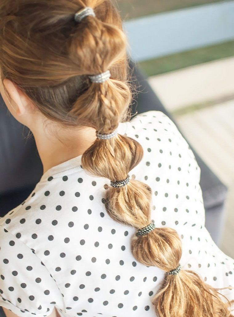 acconciatura coda di cavallo idea capelli lunghi donna