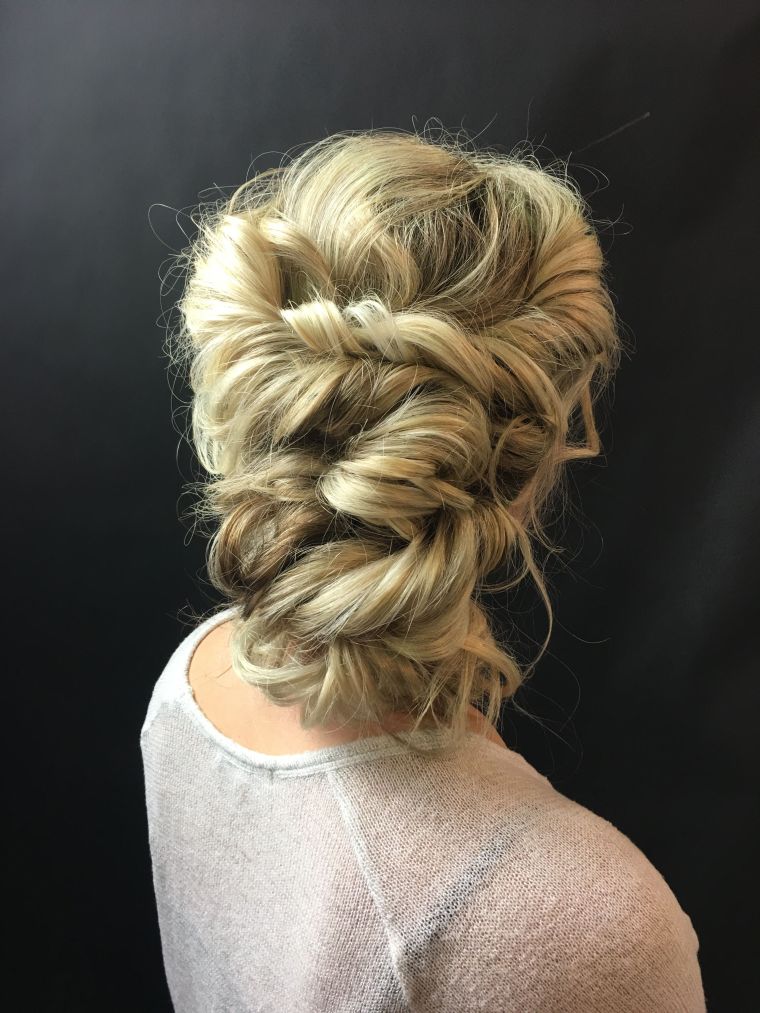 evento acconciatura: idea per uno chignon attorcigliato