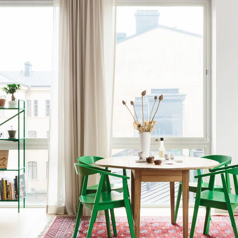 tavolo-da-pranzo-tondo-mobili-in-legno-sedia-scandinava