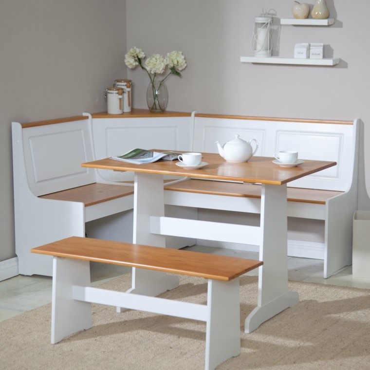 idee per la disposizione della cucina della zona pranzo panca in legno tavolo bouquet di fiori scaffali