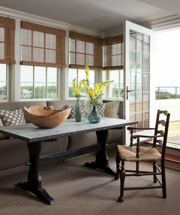 valgomasis stalas moderni madinga idėja šiuolaikinės medinės kėdės dekoro gėlės