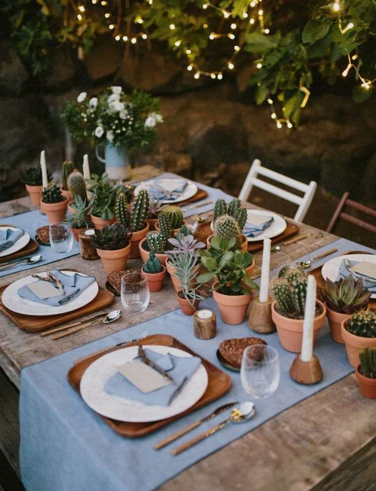結婚式のテーブル-ロマンチックな-デコ-多肉植物-植物