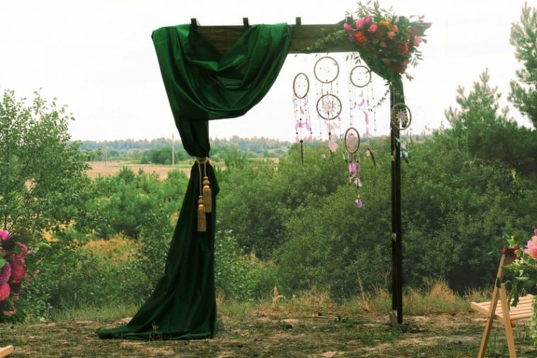 matrimonio-bohemian-chic-tema-esterno-arco