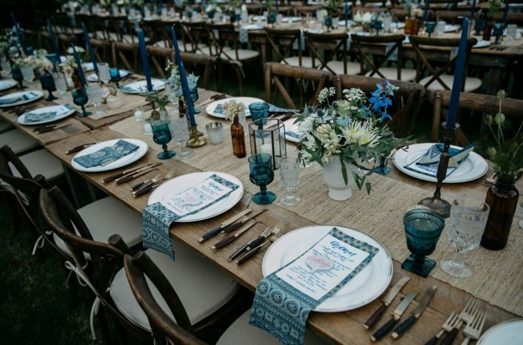 ロマンチックな結婚式のテーブル自由奔放に生きるテーマ