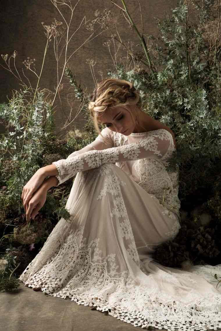 bohemiška-prašmatni-nėrinių-vestuvinė suknelė