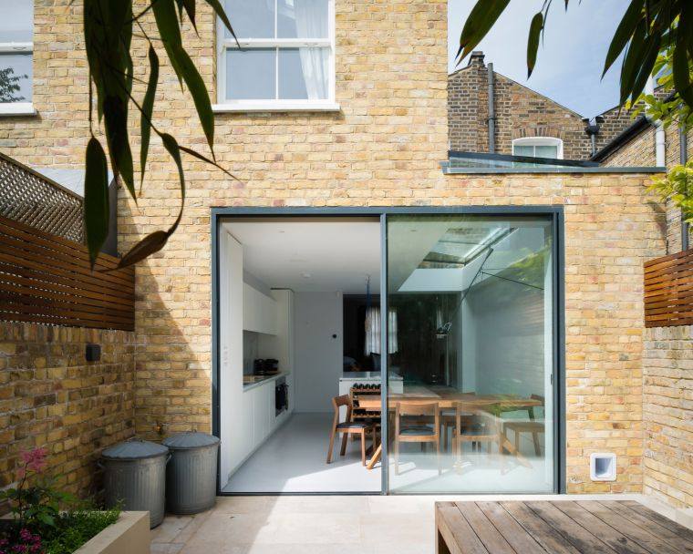 fare un'estensione di una casa in vetro e mattoni piccola porta di vetro del giardino