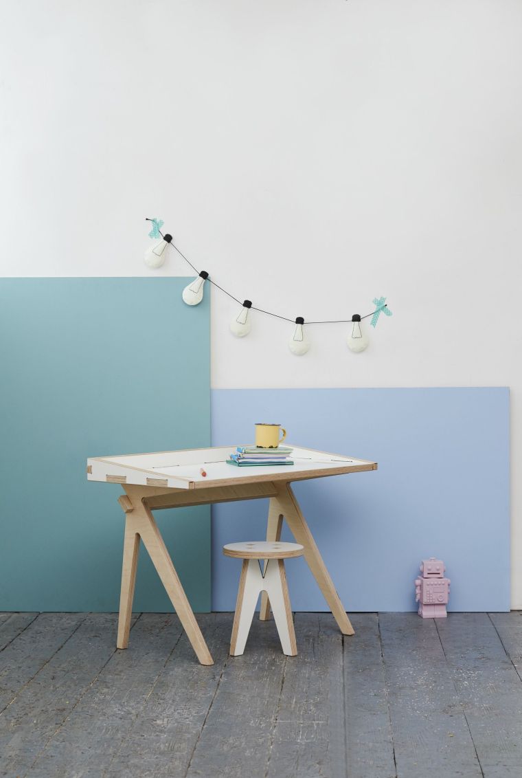 kis-fa-íróasztal-gyerekeknek-hálószoba-dekoráció