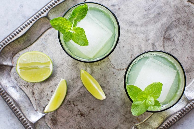 gaivinantys „Limeade“ namų gėrimai