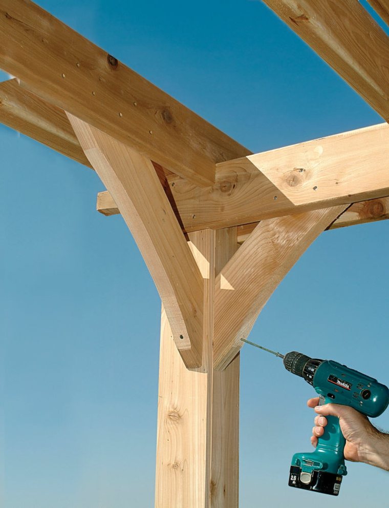 costruire-una-pergola-in-legno-tutorial-foto-fabbricazione-di-travi-in-legno