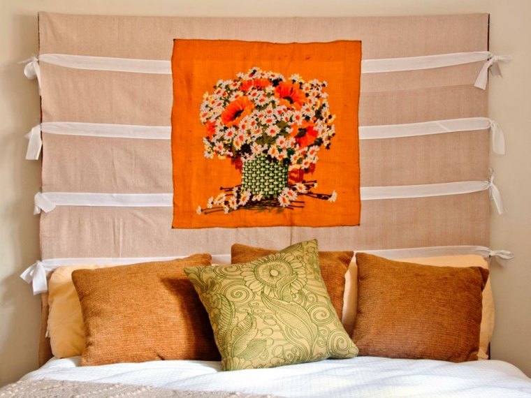 ヘッドボード生地のアイデア寝室オレンジ色のパネルクッション装飾のアイデア