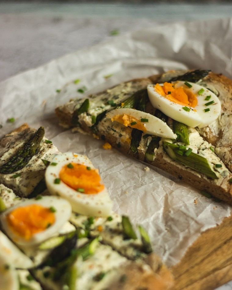 idea ricetta con gli asparagi: come cucinarli? panino uova e asparagi