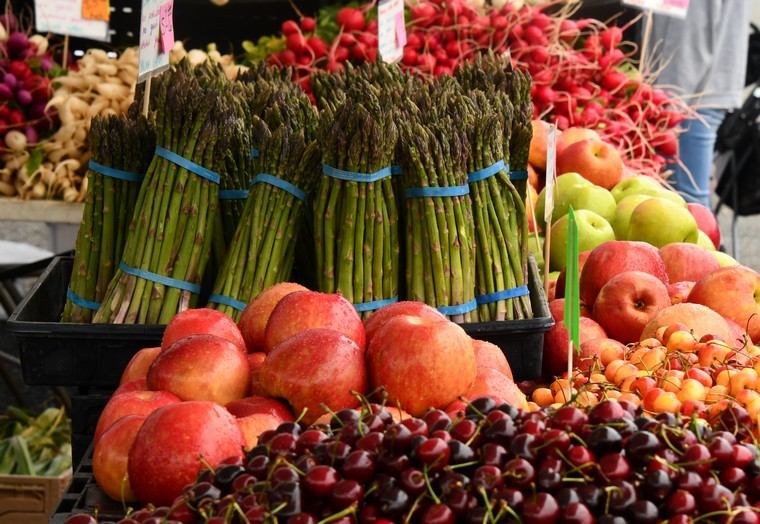 vaisiai daržovės pavasario receptų idėja šparagai