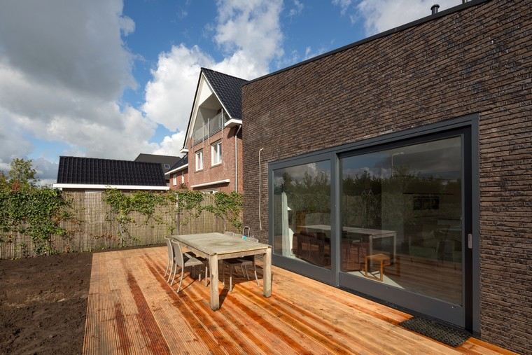 Idea di rivestimento del cortile della casa terrazza in legno casa contemporanea