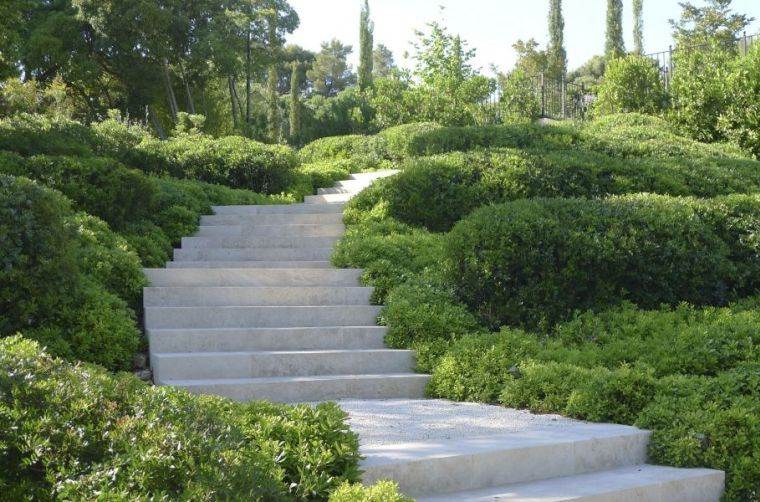 come-arredare-una-scala-in-giardino