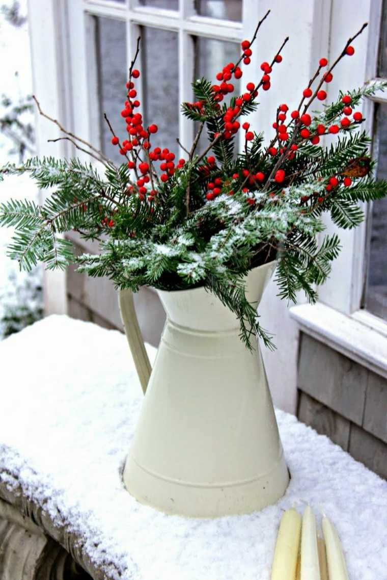 小さな屋外の構成クリスマスの装飾の花の枝の花瓶