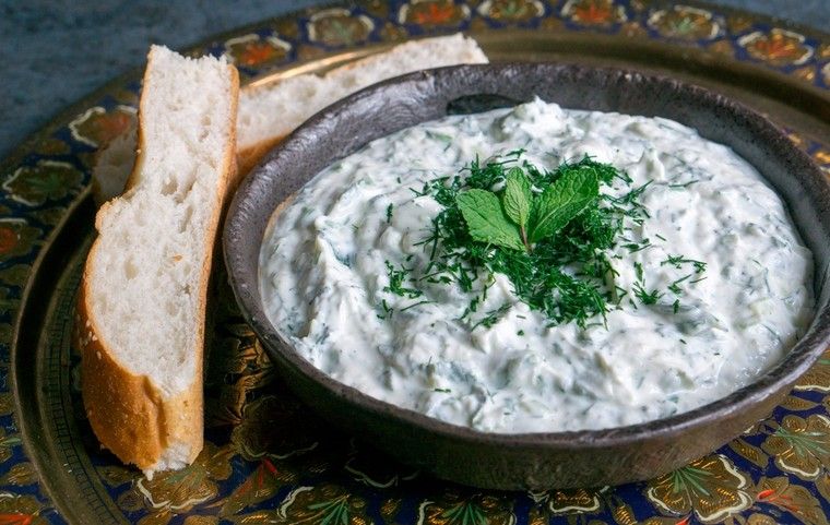 tzatziki-ricetta-insalata-cetriolo-yogurt