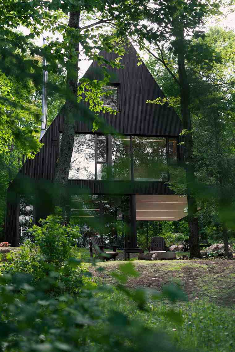 costruttore di case in legno DRAA-cabane-quebec-canada-facade-triangulaire