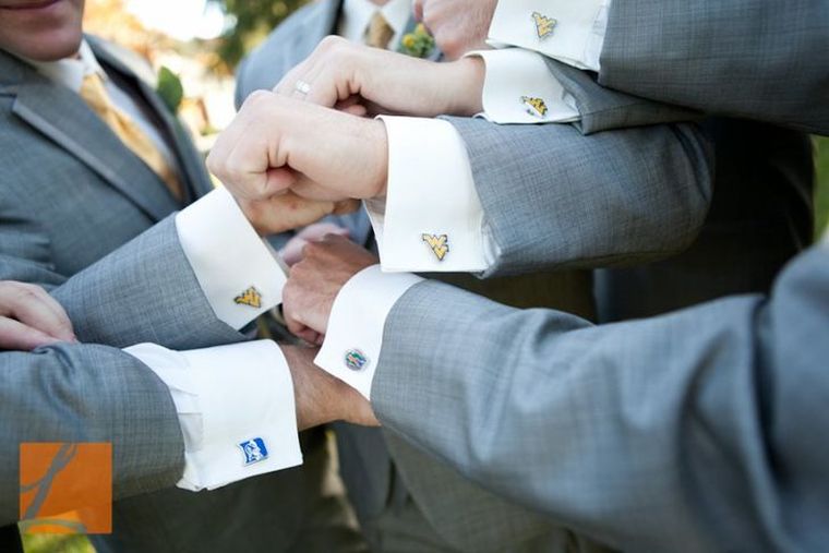 vestuvių kostiumo aksesuaras vyrui-originali riešo idėja