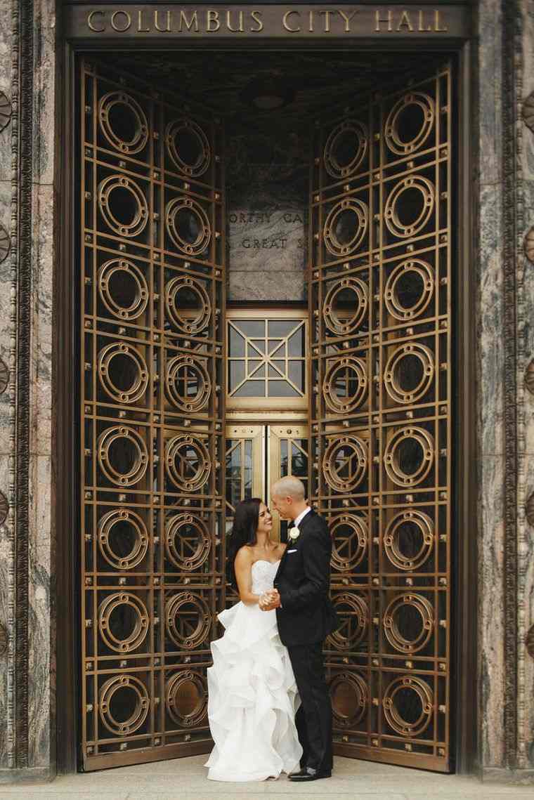 oficiali-vestuvių-vyro kostiumai-undinė-vestuvių suknelė
