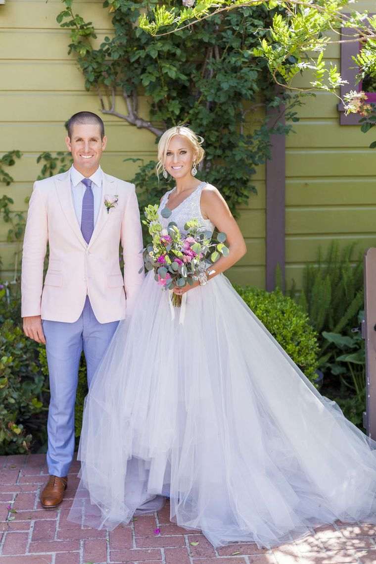 vestuvių kostiumas-vyro spalvos-vestuvių dekoravimas-vestuvių apranga