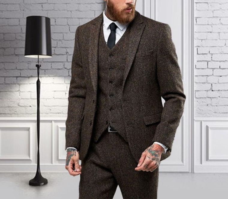 vestito-uomo-di-trendy-2018-marrone