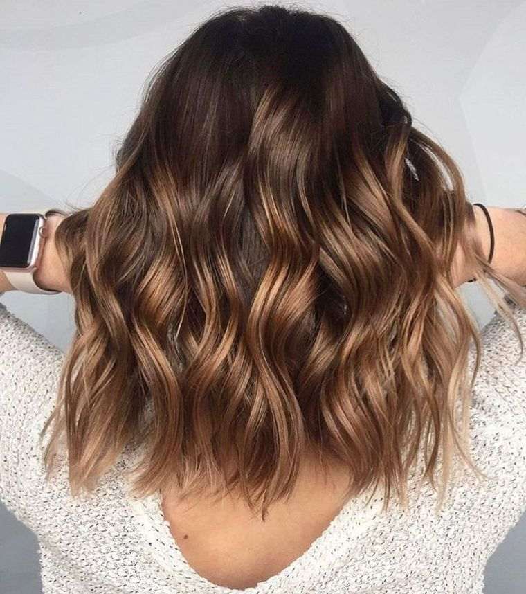 colore balayage-media-lunghezza-bionda-donna