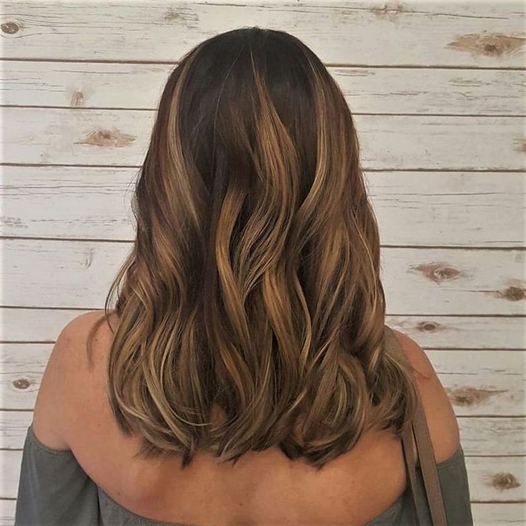 balayage-colore-miele-bruna-capelli-taglio-corto