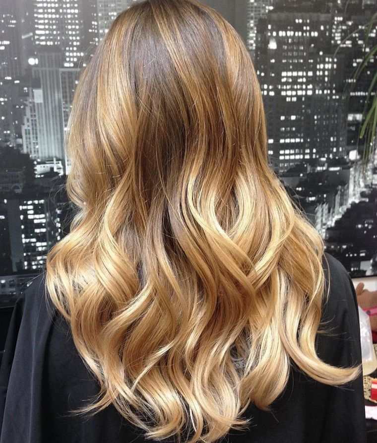 colore-capelli-balayage-taglio-biondo-immagine-lunga